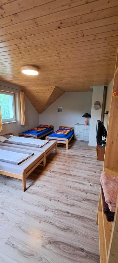 Ubytovanie U Huberta Bešeňová Eksteriør billede