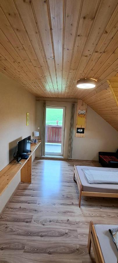 Ubytovanie U Huberta Bešeňová Eksteriør billede